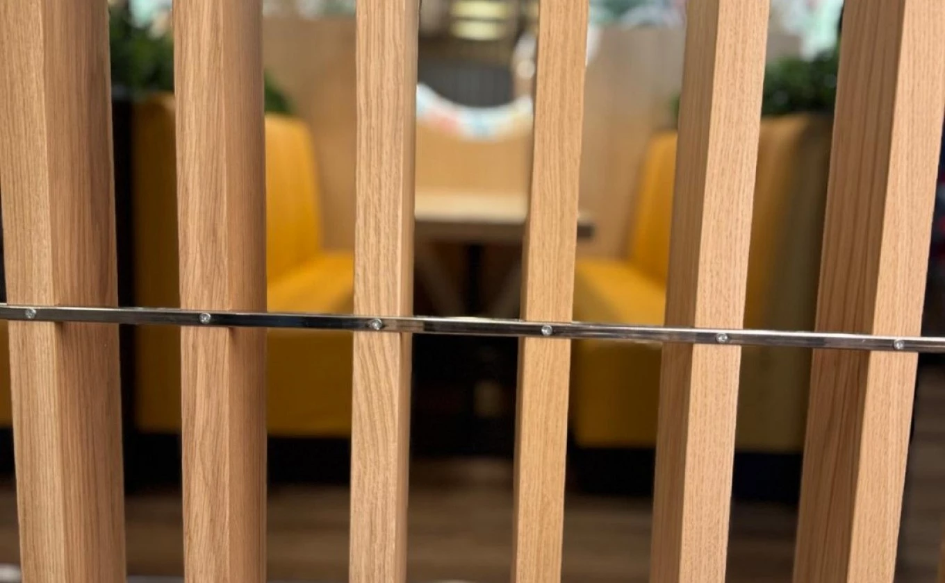 Decoración de los bancos del restaurante