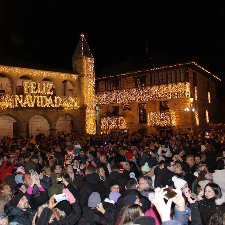 Y se hizo la luz de la Navidad en Puebla de Sanabria